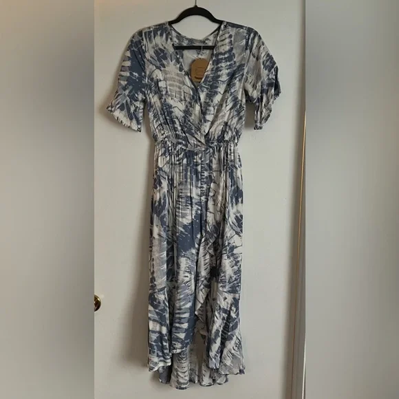 NWT sky blue tie die midi dress. Size M - Picture 2 of 2